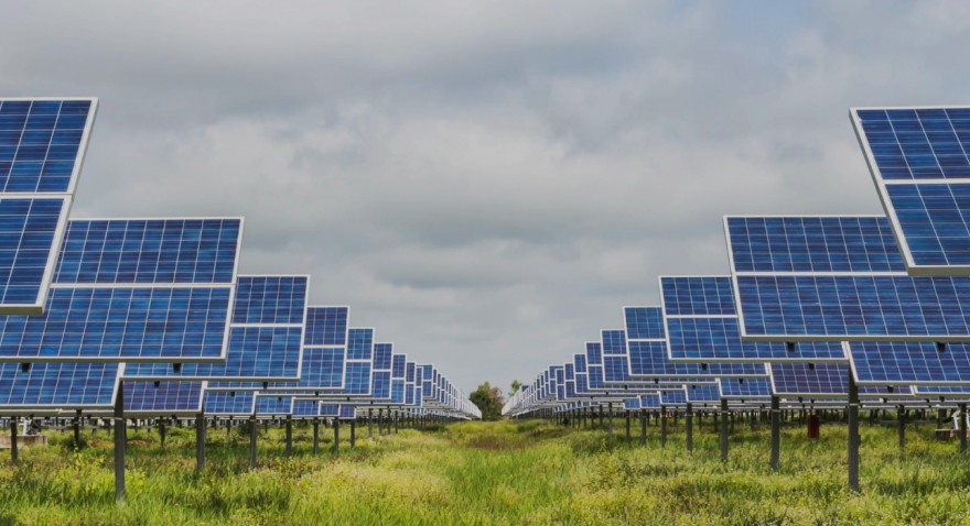 Pengembangan Proyek Sistem Solar Panel Terbesar di Indonesia